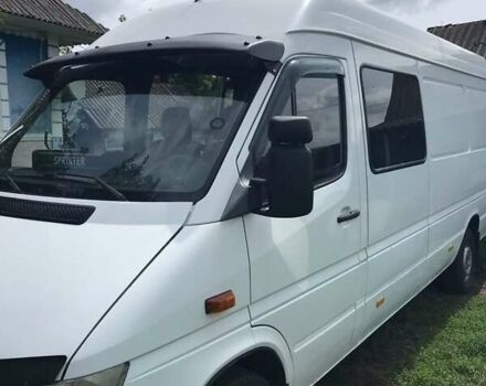 Белый Мерседес Sprinter, объемом двигателя 2.3 л и пробегом 559 тыс. км за 8800 $, фото 4 на Automoto.ua