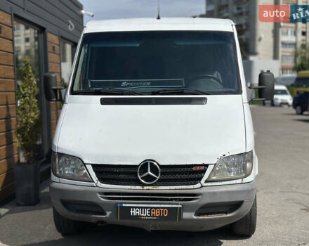 Белый Мерседес Sprinter, объемом двигателя 2.15 л и пробегом 550 тыс. км за 4600 $, фото 2 на Automoto.ua