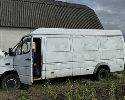 Белый Мерседес Sprinter, объемом двигателя 2.7 л и пробегом 450 тыс. км за 7700 $, фото 2 на Automoto.ua