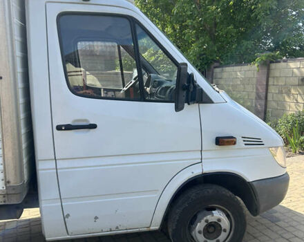 Белый Мерседес Sprinter, объемом двигателя 2.69 л и пробегом 420 тыс. км за 11000 $, фото 4 на Automoto.ua