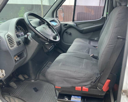 Белый Мерседес Sprinter, объемом двигателя 2.2 л и пробегом 340 тыс. км за 7500 $, фото 7 на Automoto.ua