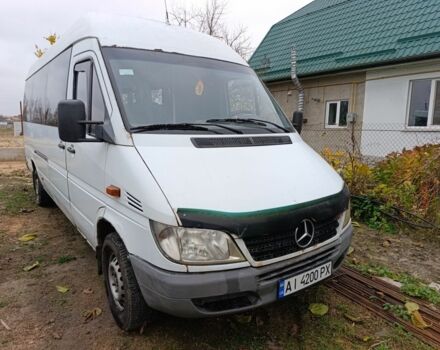 Белый Мерседес Sprinter, объемом двигателя 2.2 л и пробегом 400 тыс. км за 5200 $, фото 4 на Automoto.ua
