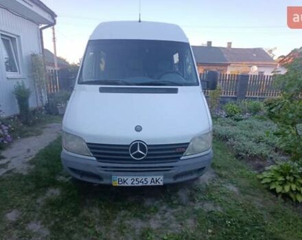 Белый Мерседес Sprinter, объемом двигателя 2.15 л и пробегом 365 тыс. км за 7800 $, фото 1 на Automoto.ua