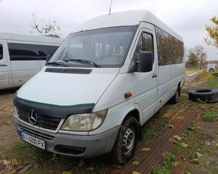Белый Мерседес Sprinter, объемом двигателя 2.2 л и пробегом 400 тыс. км за 5200 $, фото 3 на Automoto.ua