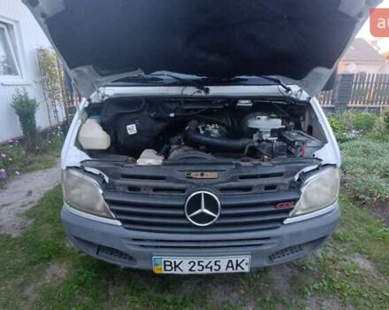 Белый Мерседес Sprinter, объемом двигателя 2.15 л и пробегом 365 тыс. км за 7800 $, фото 2 на Automoto.ua