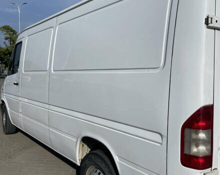 Белый Мерседес Sprinter, объемом двигателя 2.2 л и пробегом 400 тыс. км за 7500 $, фото 3 на Automoto.ua