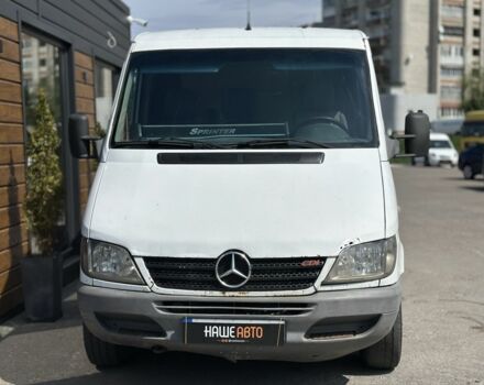 Белый Мерседес Sprinter, объемом двигателя 2.2 л и пробегом 500 тыс. км за 4600 $, фото 2 на Automoto.ua