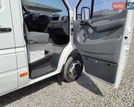Белый Мерседес Sprinter, объемом двигателя 0 л и пробегом 270 тыс. км за 23500 $, фото 13 на Automoto.ua