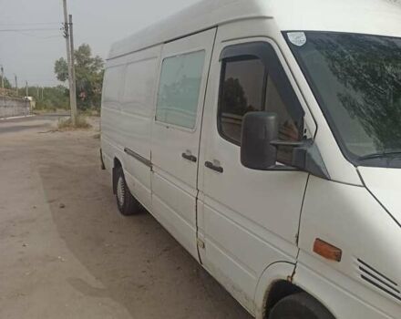 Белый Мерседес Sprinter, объемом двигателя 2.2 л и пробегом 400 тыс. км за 7000 $, фото 9 на Automoto.ua