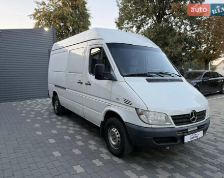 Белый Мерседес Sprinter, объемом двигателя 2.2 л и пробегом 412 тыс. км за 9500 $, фото 3 на Automoto.ua