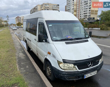 Белый Мерседес Sprinter, объемом двигателя 2.69 л и пробегом 550 тыс. км за 5800 $, фото 1 на Automoto.ua