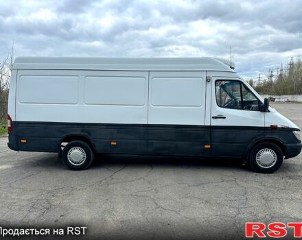 Белый Мерседес Sprinter, объемом двигателя 2.2 л и пробегом 421 тыс. км за 8900 $, фото 3 на Automoto.ua