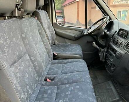 Белый Мерседес Sprinter, объемом двигателя 2.69 л и пробегом 500 тыс. км за 9999 $, фото 5 на Automoto.ua