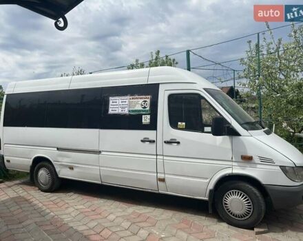 Белый Мерседес Sprinter, объемом двигателя 2.2 л и пробегом 400 тыс. км за 10500 $, фото 1 на Automoto.ua
