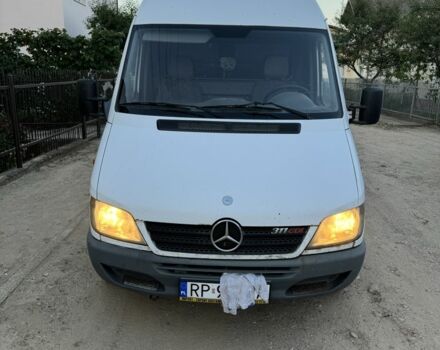 Белый Мерседес Sprinter, объемом двигателя 2.2 л и пробегом 325 тыс. км за 3800 $, фото 1 на Automoto.ua