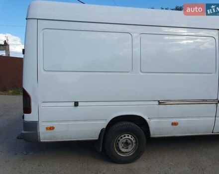 Белый Мерседес Sprinter, объемом двигателя 2.15 л и пробегом 275 тыс. км за 9999 $, фото 2 на Automoto.ua