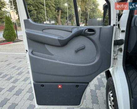 Белый Мерседес Sprinter, объемом двигателя 2.2 л и пробегом 412 тыс. км за 9500 $, фото 24 на Automoto.ua