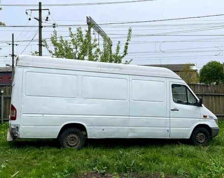 Белый Мерседес Sprinter, объемом двигателя 2.2 л и пробегом 400 тыс. км за 4600 $, фото 5 на Automoto.ua