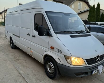 Белый Мерседес Sprinter, объемом двигателя 2.2 л и пробегом 325 тыс. км за 3800 $, фото 2 на Automoto.ua