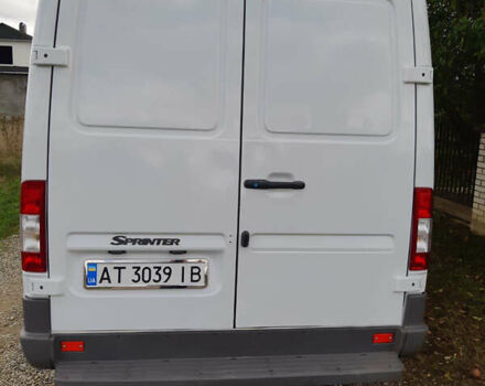 Белый Мерседес Sprinter, объемом двигателя 0 л и пробегом 350 тыс. км за 11700 $, фото 2 на Automoto.ua