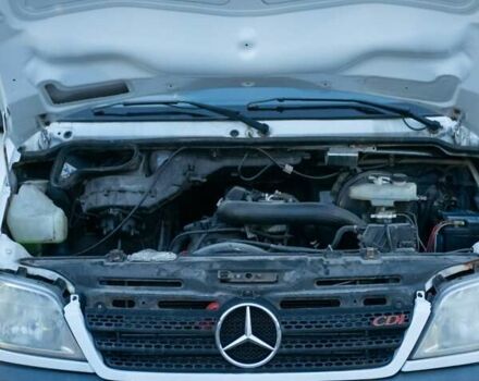 Белый Мерседес Sprinter, объемом двигателя 2.2 л и пробегом 490 тыс. км за 12500 $, фото 7 на Automoto.ua