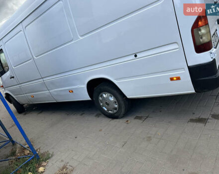 Белый Мерседес Sprinter, объемом двигателя 2.15 л и пробегом 700 тыс. км за 8500 $, фото 6 на Automoto.ua
