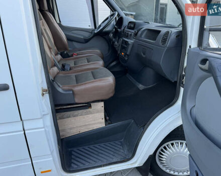Белый Мерседес Sprinter, объемом двигателя 2.2 л и пробегом 341 тыс. км за 6900 $, фото 13 на Automoto.ua