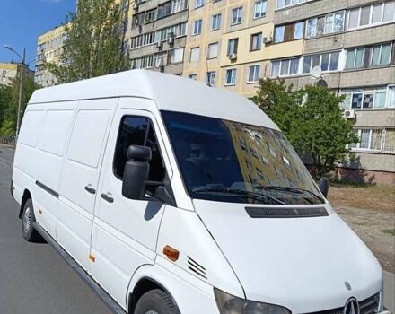 Белый Мерседес Sprinter, объемом двигателя 2.15 л и пробегом 513 тыс. км за 13500 $, фото 4 на Automoto.ua