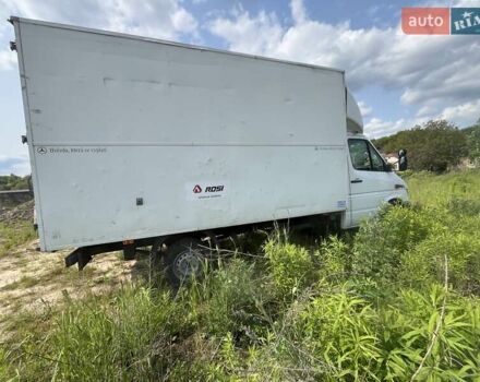 Белый Мерседес Sprinter, объемом двигателя 2.69 л и пробегом 500 тыс. км за 11000 $, фото 2 на Automoto.ua