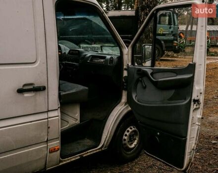 Белый Мерседес Sprinter, объемом двигателя 2.1 л и пробегом 404 тыс. км за 5500 $, фото 3 на Automoto.ua