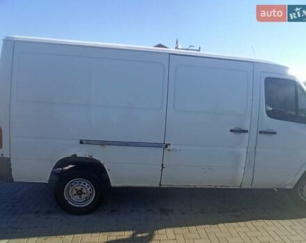 Белый Мерседес Sprinter, объемом двигателя 2.15 л и пробегом 716 тыс. км за 6500 $, фото 3 на Automoto.ua