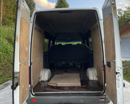 Белый Мерседес Sprinter, объемом двигателя 2.15 л и пробегом 333 тыс. км за 8200 $, фото 8 на Automoto.ua