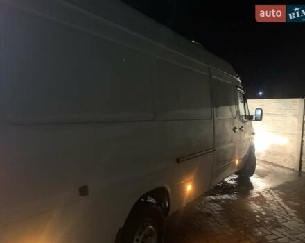 Белый Мерседес Sprinter, объемом двигателя 2.5 л и пробегом 214 тыс. км за 12000 $, фото 12 на Automoto.ua
