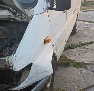 Белый Мерседес Sprinter, объемом двигателя 2.15 л и пробегом 488 тыс. км за 3400 $, фото 15 на Automoto.ua