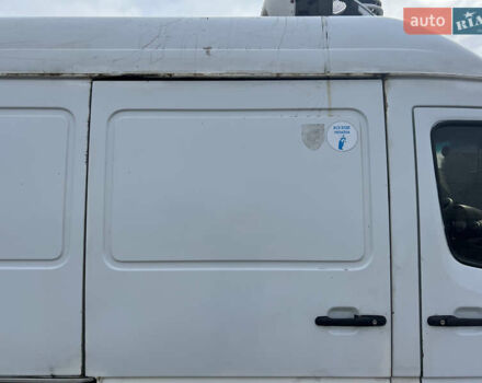 Белый Мерседес Sprinter, объемом двигателя 2.7 л и пробегом 470 тыс. км за 9000 $, фото 9 на Automoto.ua
