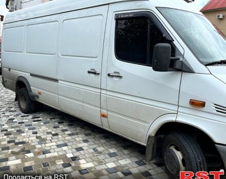 Белый Мерседес Sprinter, объемом двигателя 2.7 л и пробегом 418 тыс. км за 17000 $, фото 2 на Automoto.ua