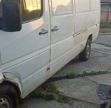 Белый Мерседес Sprinter, объемом двигателя 2.15 л и пробегом 488 тыс. км за 3400 $, фото 10 на Automoto.ua