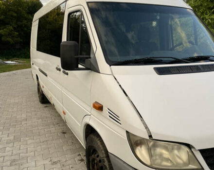Белый Мерседес Sprinter, объемом двигателя 2.15 л и пробегом 333 тыс. км за 8200 $, фото 7 на Automoto.ua