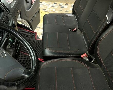 Белый Мерседес Sprinter, объемом двигателя 2.7 л и пробегом 418 тыс. км за 17000 $, фото 4 на Automoto.ua