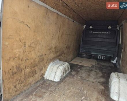 Белый Мерседес Sprinter, объемом двигателя 2.7 л и пробегом 350 тыс. км за 19800 $, фото 21 на Automoto.ua