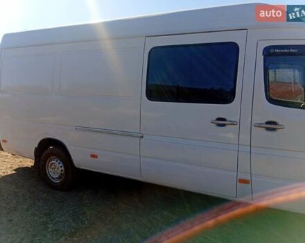 Белый Мерседес Sprinter, объемом двигателя 2.69 л и пробегом 690 тыс. км за 8500 $, фото 3 на Automoto.ua