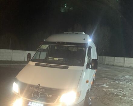 Білий Мерседес Sprinter, об'ємом двигуна 2.7 л та пробігом 214 тис. км за 13976 $, фото 3 на Automoto.ua