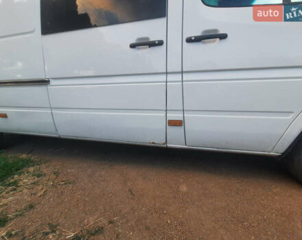 Белый Мерседес Sprinter, объемом двигателя 2.7 л и пробегом 874 тыс. км за 8500 $, фото 4 на Automoto.ua