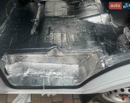 Белый Мерседес Sprinter, объемом двигателя 2.5 л и пробегом 214 тыс. км за 12000 $, фото 16 на Automoto.ua