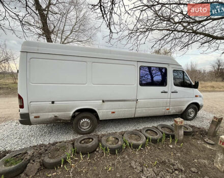 Белый Мерседес Sprinter, объемом двигателя 2.2 л и пробегом 737 тыс. км за 6750 $, фото 2 на Automoto.ua