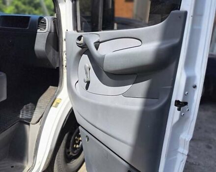 Белый Мерседес Sprinter, объемом двигателя 2.2 л и пробегом 637 тыс. км за 10000 $, фото 29 на Automoto.ua