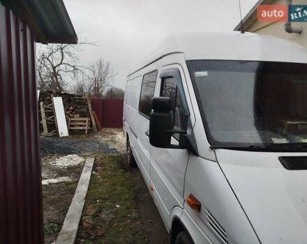 Белый Мерседес Sprinter, объемом двигателя 2.1 л и пробегом 400 тыс. км за 10500 $, фото 2 на Automoto.ua