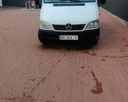Белый Мерседес Sprinter, объемом двигателя 2.7 л и пробегом 620 тыс. км за 10000 $, фото 4 на Automoto.ua