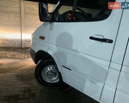 Белый Мерседес Sprinter, объемом двигателя 2.5 л и пробегом 214 тыс. км за 12000 $, фото 5 на Automoto.ua