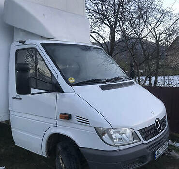 Белый Мерседес Sprinter, объемом двигателя 2.7 л и пробегом 290 тыс. км за 16000 $, фото 1 на Automoto.ua